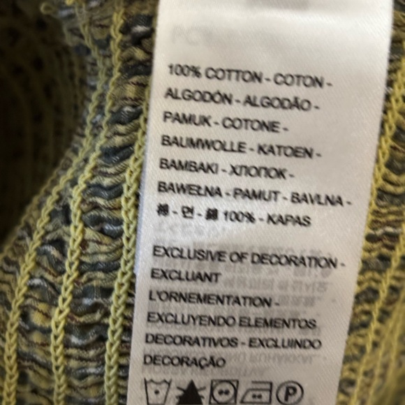 LEVIS Devin Blouse Plaid Top, Smocked back - Picture 10 of 11